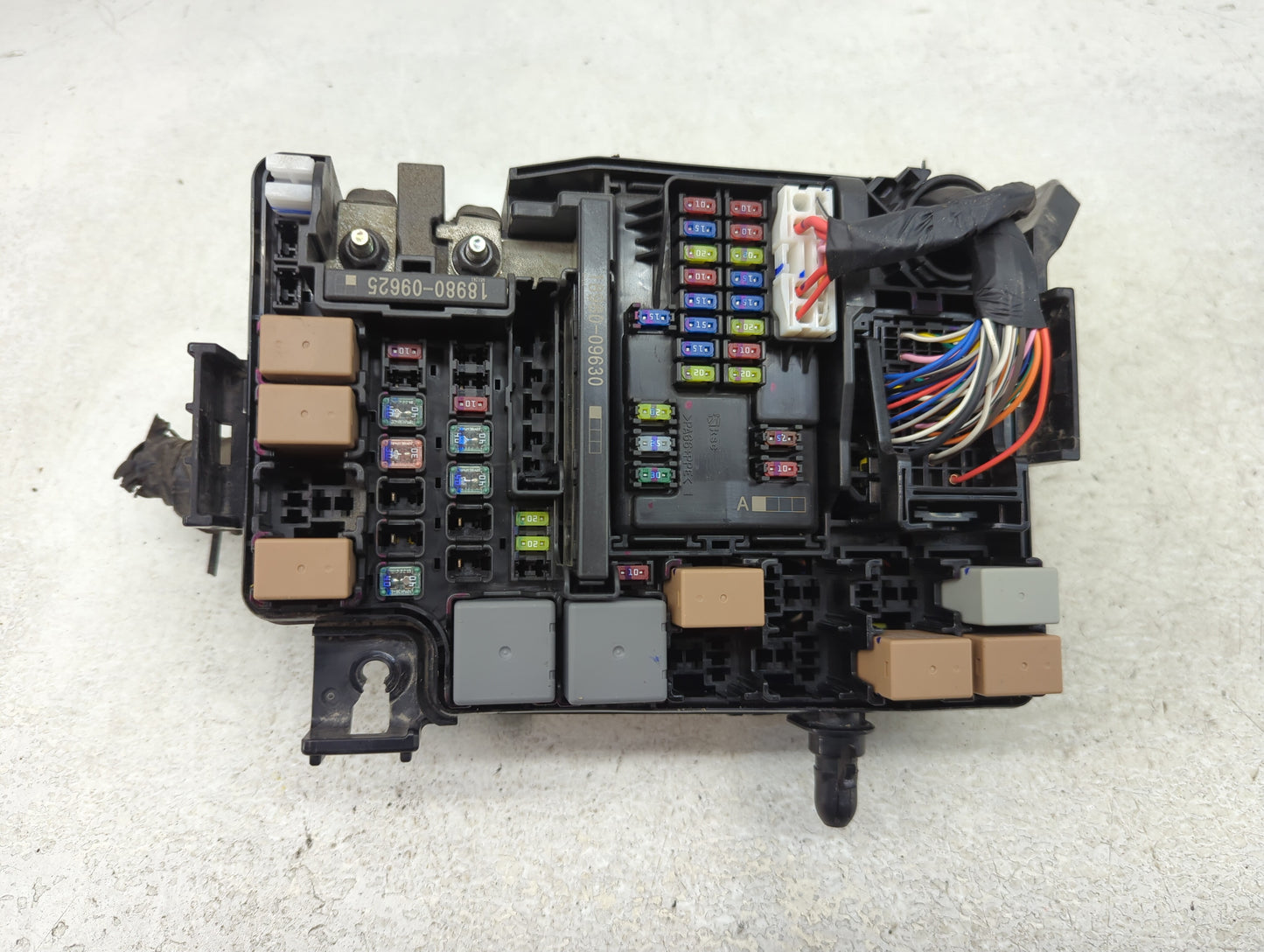 2017 Hyundai Elantra Fusebox Fuse Box Panel Relay Module P/N:91956-F2020 Fits OEM Used Auto Parts - Oemusedautoparts1.com