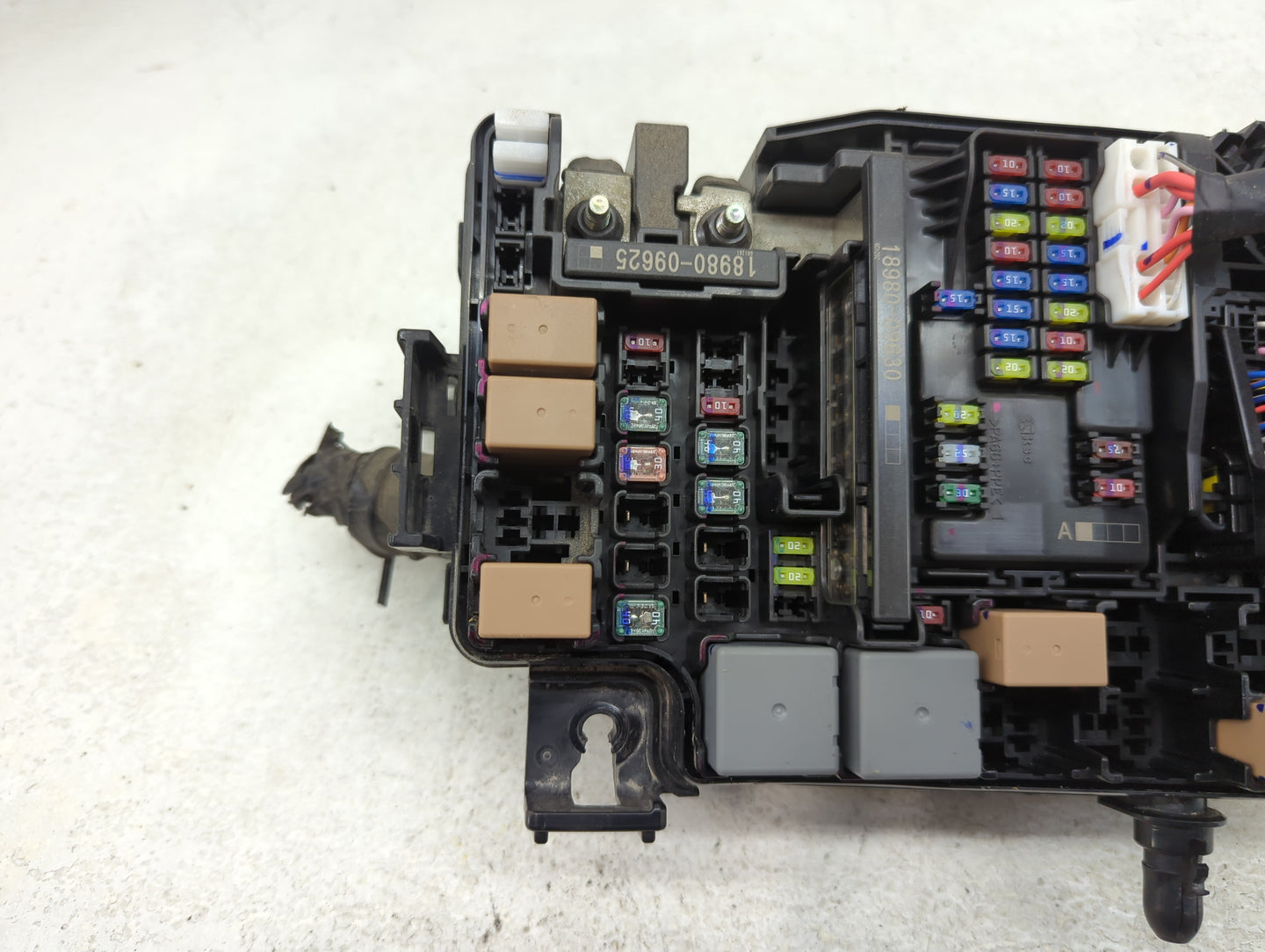 2017 Hyundai Elantra Fusebox Fuse Box Panel Relay Module P/N:91956-F2020 Fits OEM Used Auto Parts - Oemusedautoparts1.com
