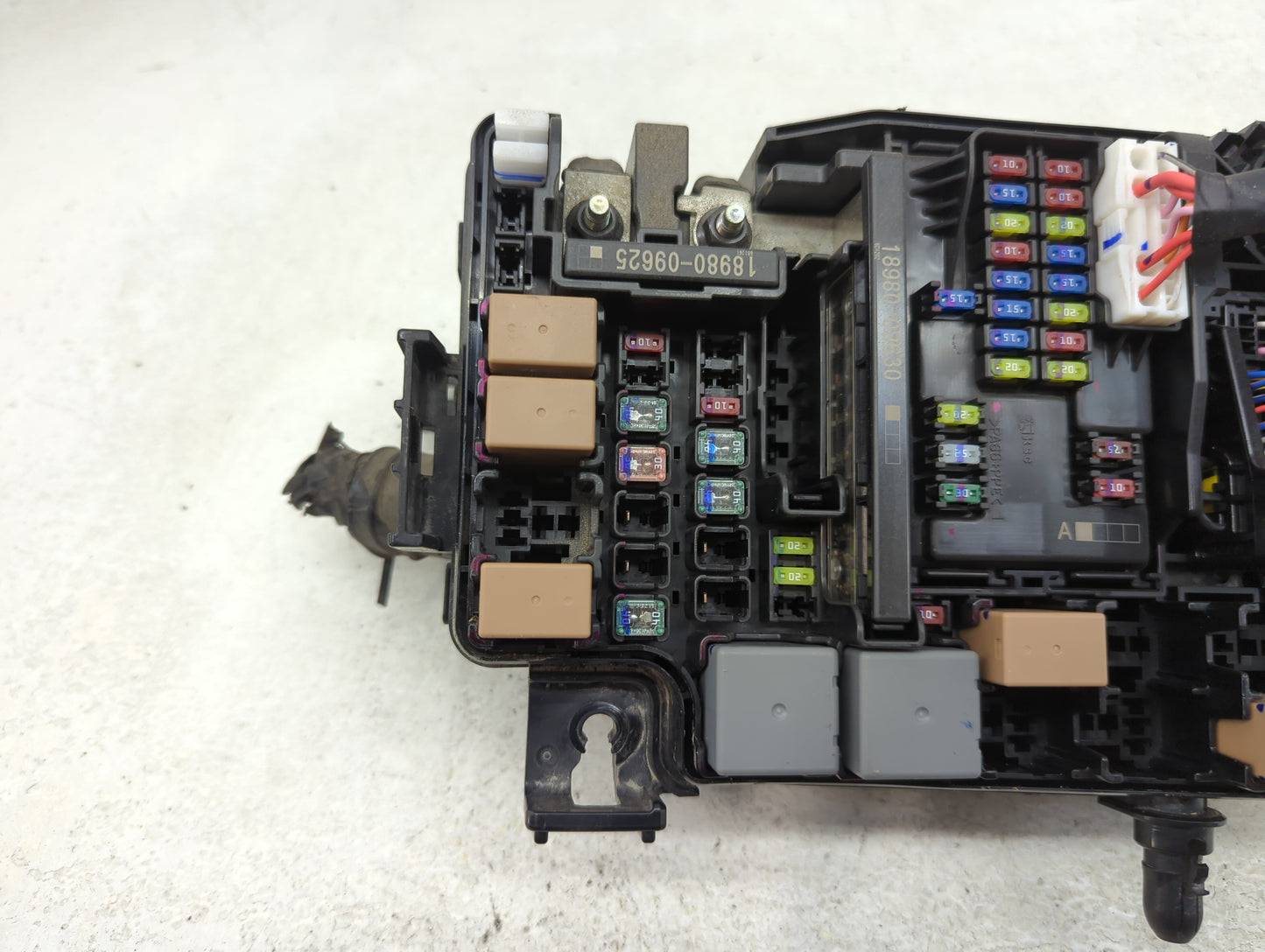 2017 Hyundai Elantra Fusebox Fuse Box Panel Relay Module P/N:91956-F2020 Fits OEM Used Auto Parts - Oemusedautoparts1.com