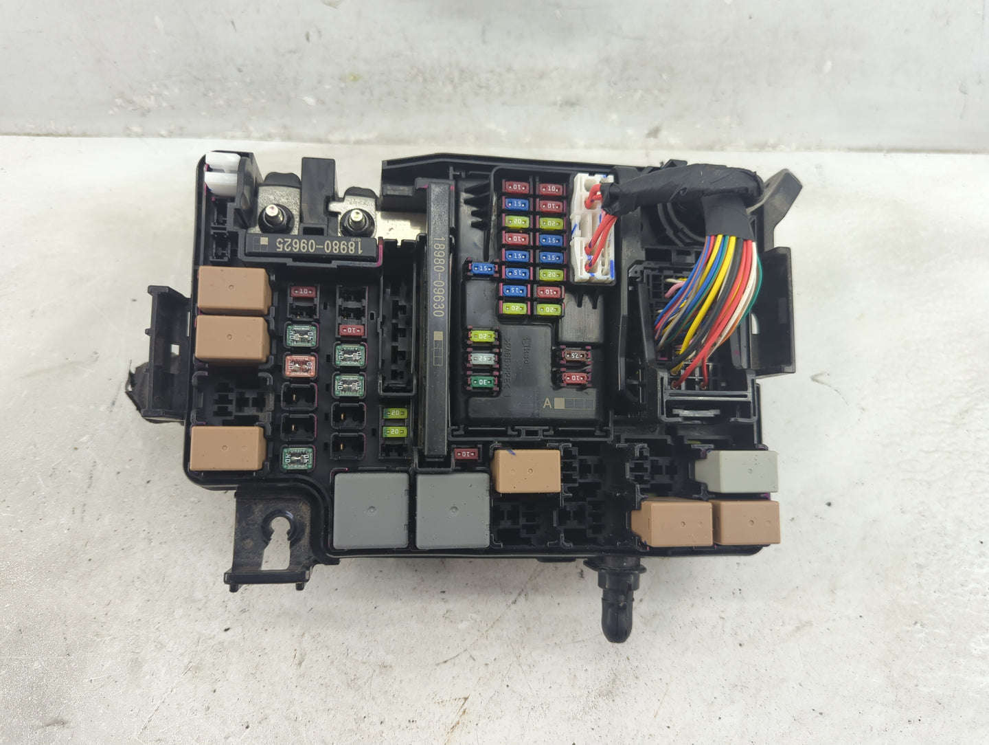 2017 Hyundai Elantra Fusebox Fuse Box Panel Relay Module Fits OEM Used Auto Parts - Oemusedautoparts1.com