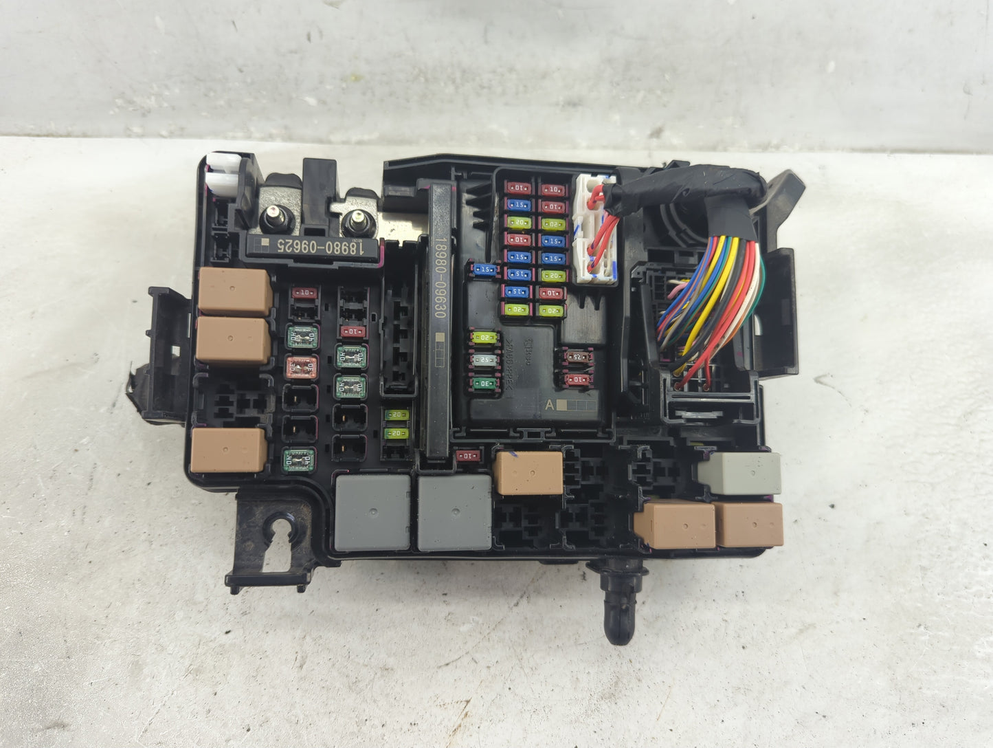 2017 Hyundai Elantra Fusebox Fuse Box Panel Relay Module Fits OEM Used Auto Parts - Oemusedautoparts1.com