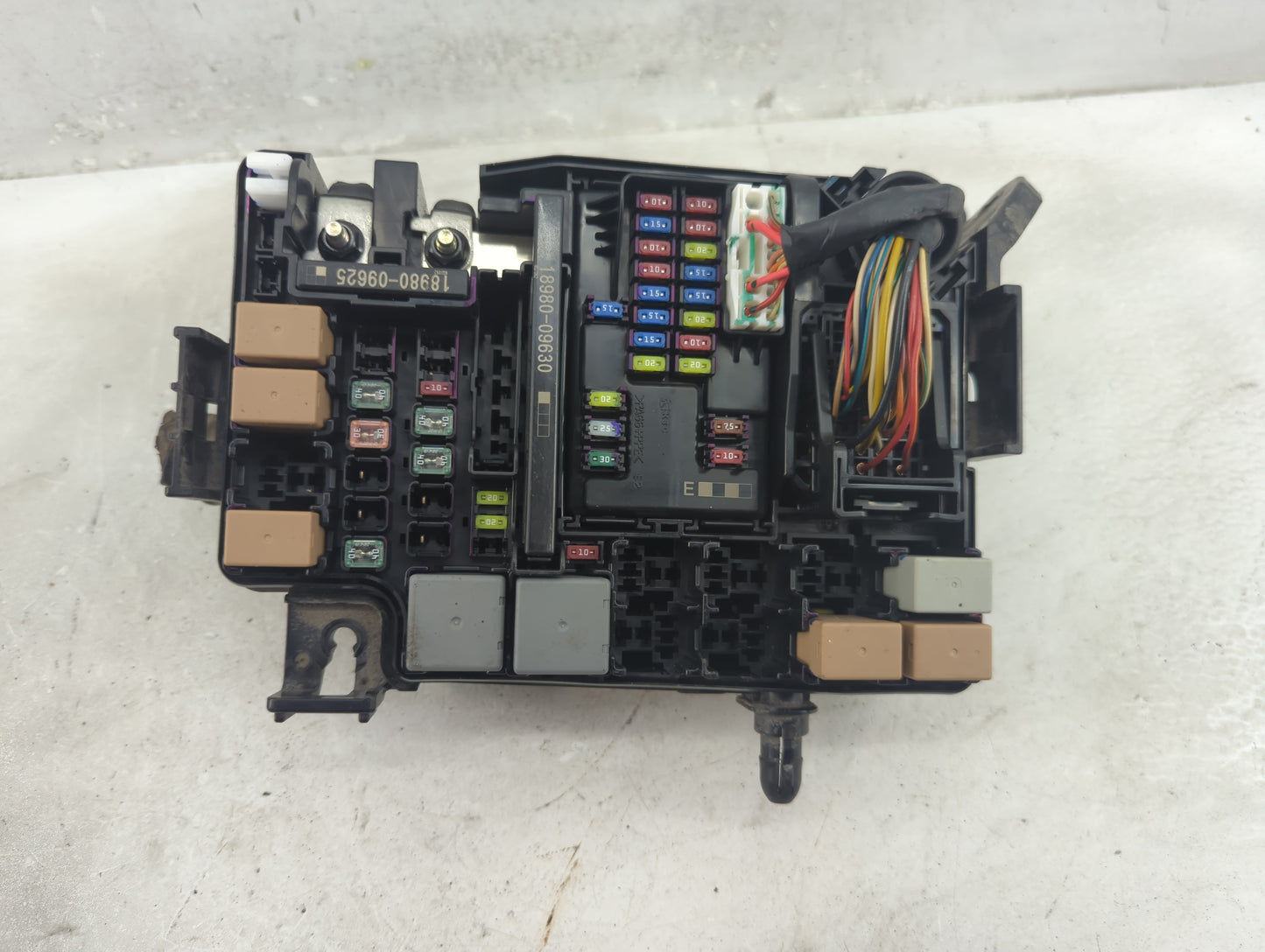 2017 Hyundai Elantra Fusebox Fuse Box Panel Relay Module P/N:91956-F2021 Fits OEM Used Auto Parts - Oemusedautoparts1.com