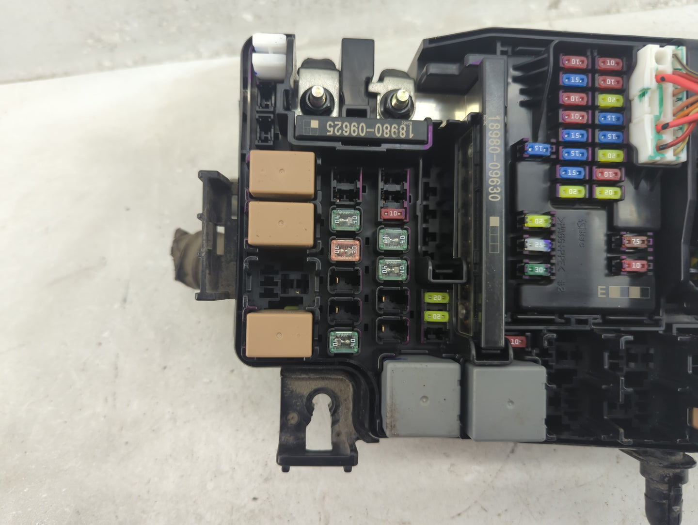 2017 Hyundai Elantra Fusebox Fuse Box Panel Relay Module P/N:91956-F2021 Fits OEM Used Auto Parts - Oemusedautoparts1.com