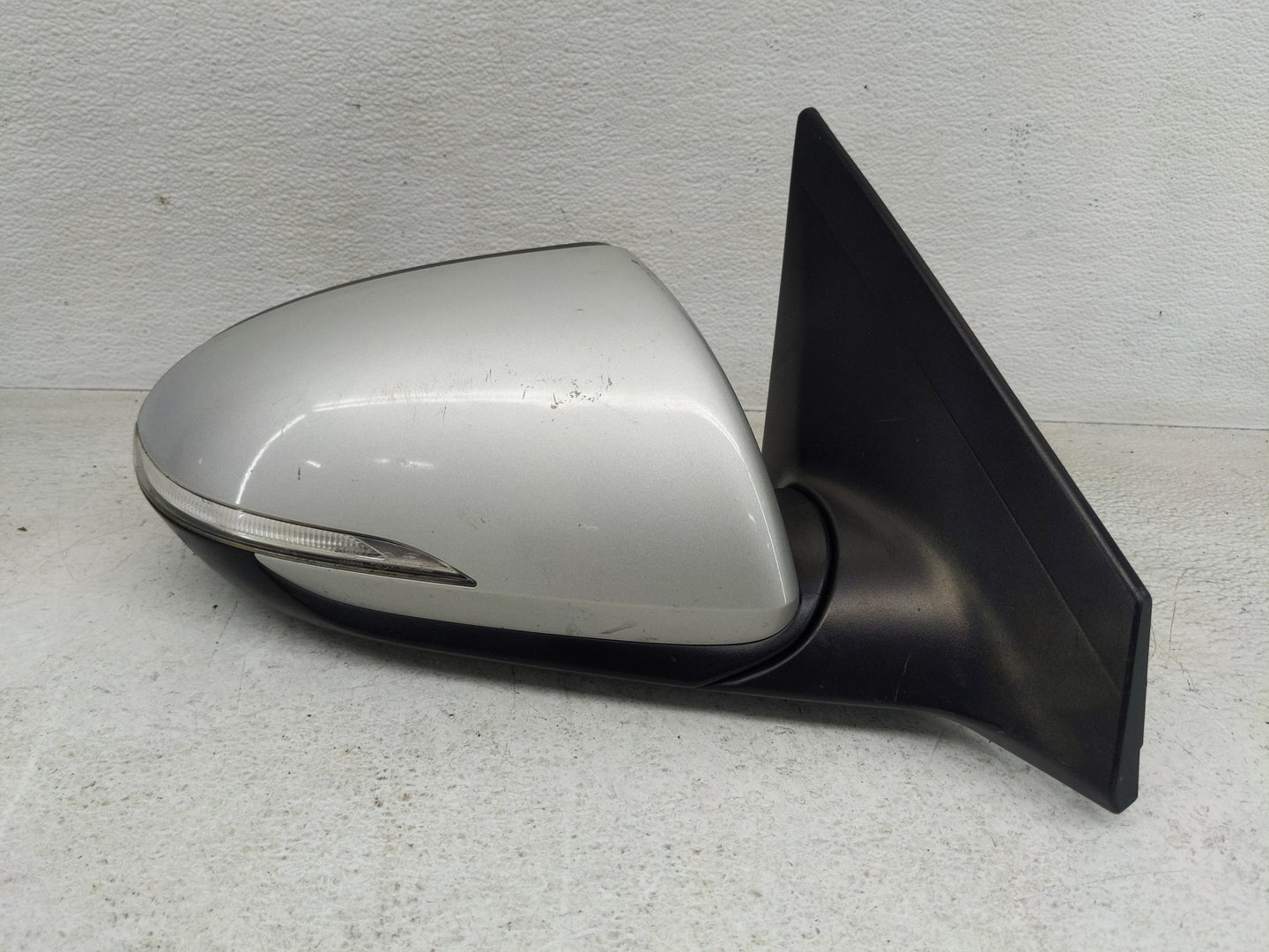 2017-2018 Hyundai Elantra Passenger Side View Mirror - Right Door Mirror OEM Used - Oemusedautoparts1.com
