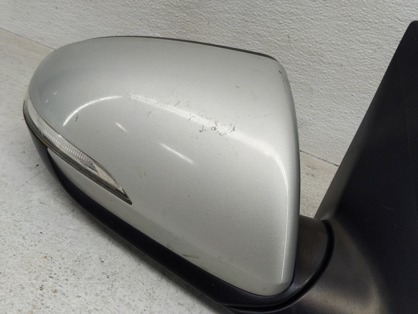 2017-2018 Hyundai Elantra Passenger Side View Mirror - Right Door Mirror OEM Used - Oemusedautoparts1.com