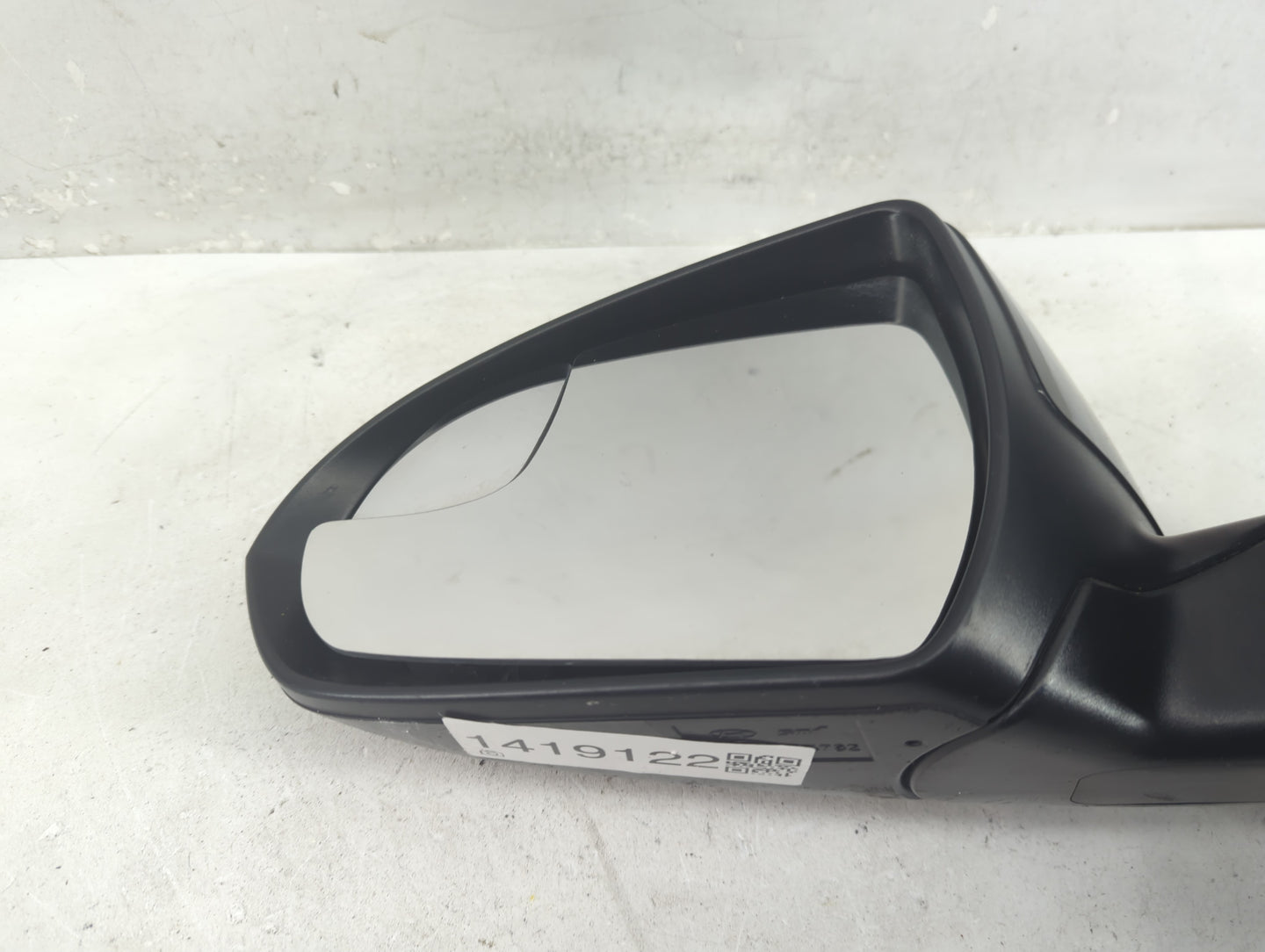 2017-2020 Hyundai Elantra Driver Side View Mirror - Left Door Mirror OEM Used - Oemusedautoparts1.com