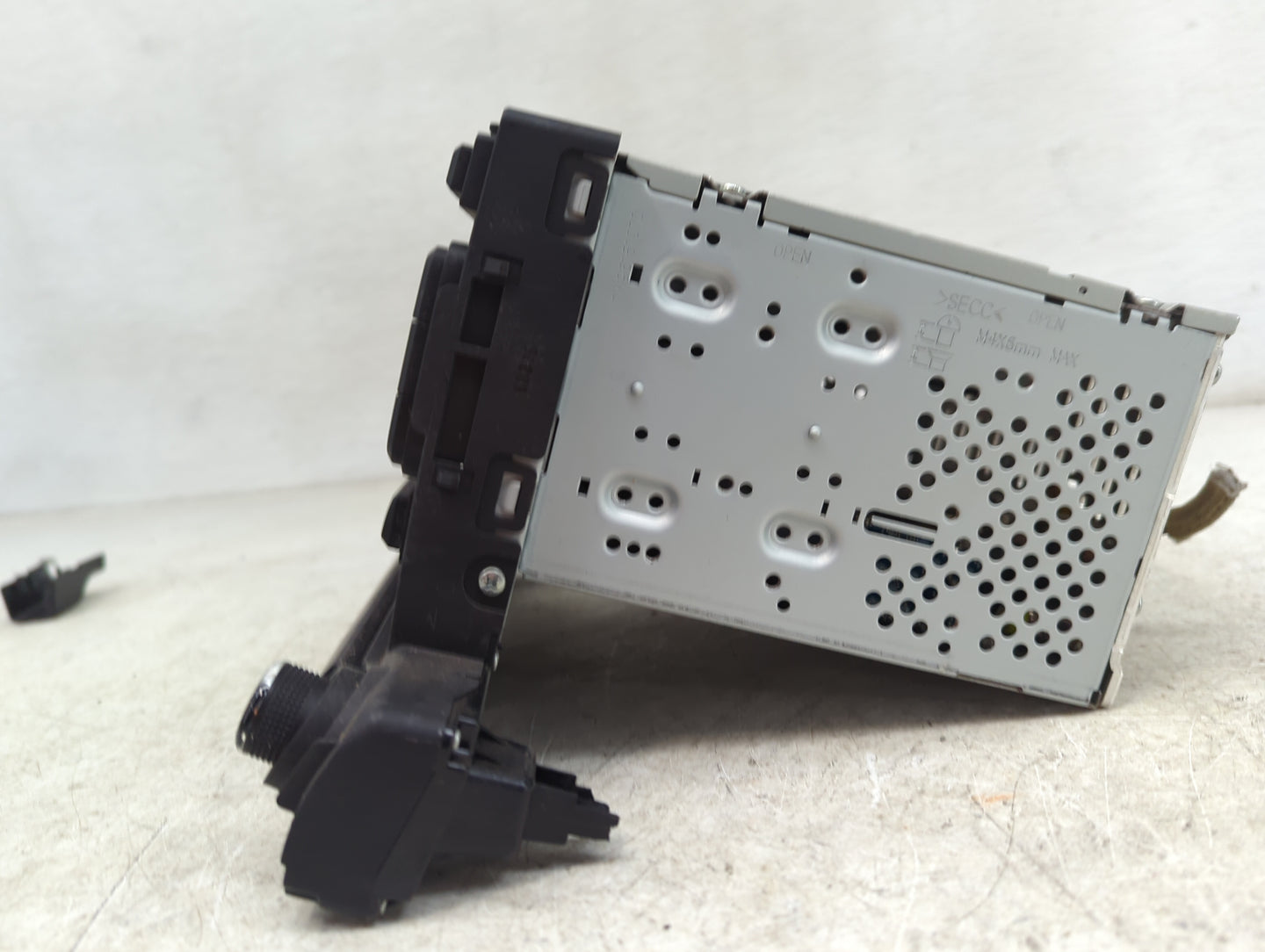 2017-2018 Hyundai Elantra Radio AM FM Cd Player Receiver Replacement P/N:96170-F2100UAT Fits Fits 2017 2018 OEM Used Auto Pa