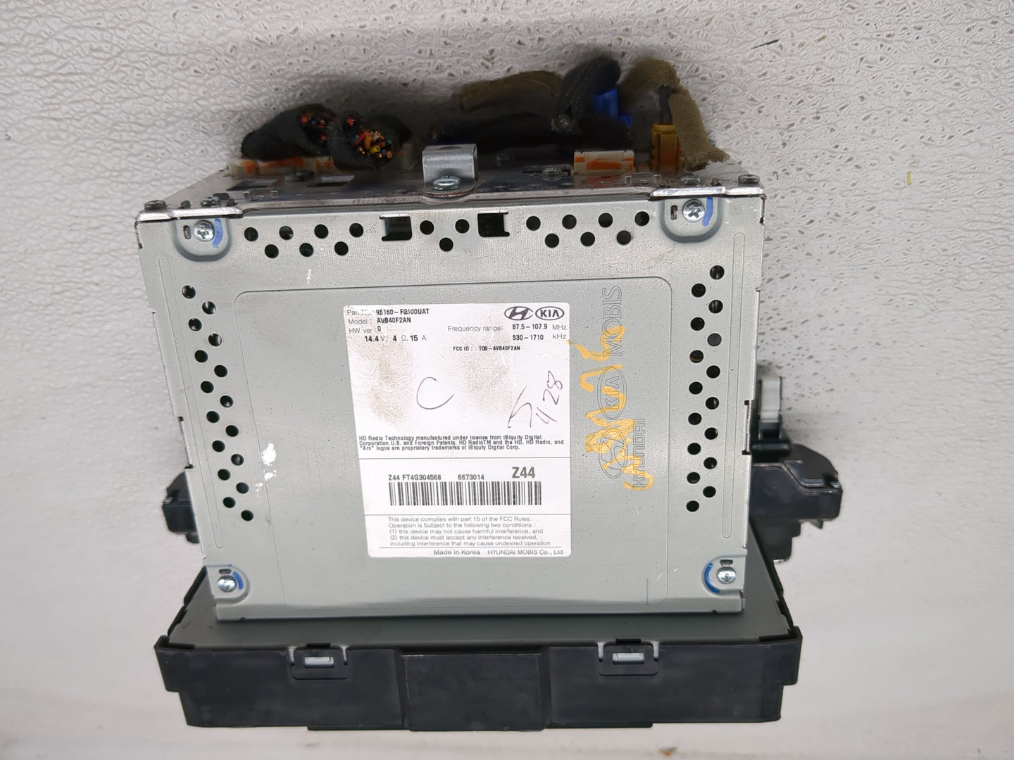 2017-2018 Hyundai Elantra Radio AM FM Cd Player Receiver Replacement P/N:96160-F2100UAT Fits Fits 2017 2018 OEM Used Auto Pa
