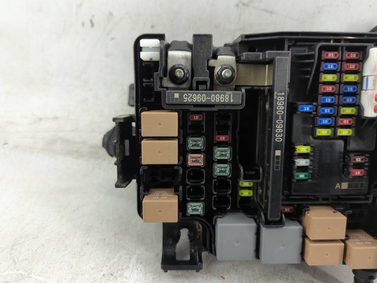 2017 Hyundai Elantra Fusebox Fuse Box Panel Relay Module Fits OEM Used Auto Parts - Oemusedautoparts1.com
