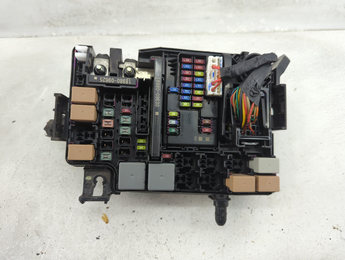 2017 Hyundai Elantra Fusebox Fuse Box Panel Relay Module P/N:91956-F2021 Fits OEM Used Auto Parts - Oemusedautoparts1.com