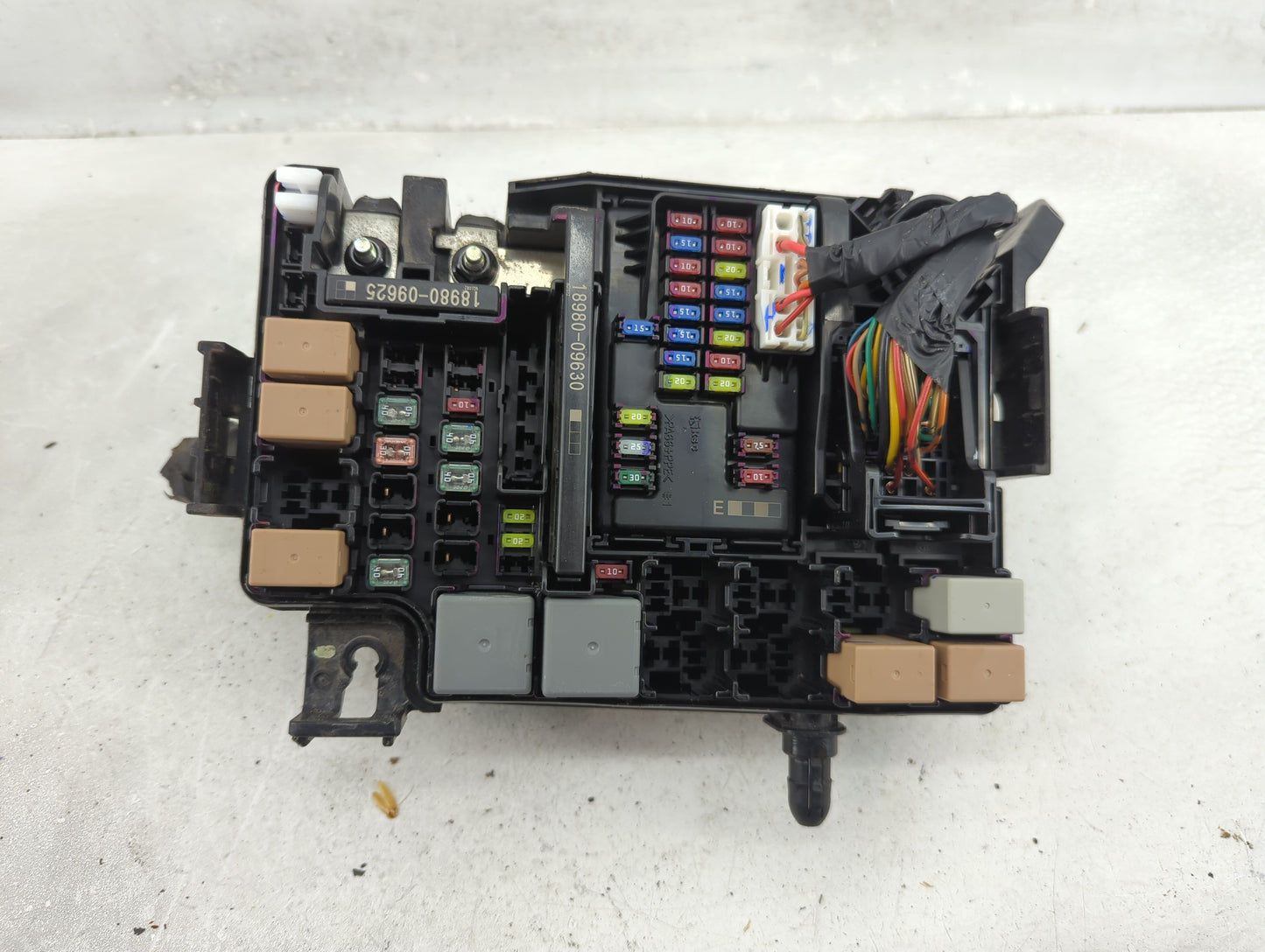 2017 Hyundai Elantra Fusebox Fuse Box Panel Relay Module P/N:91956-F2021 Fits OEM Used Auto Parts - Oemusedautoparts1.com