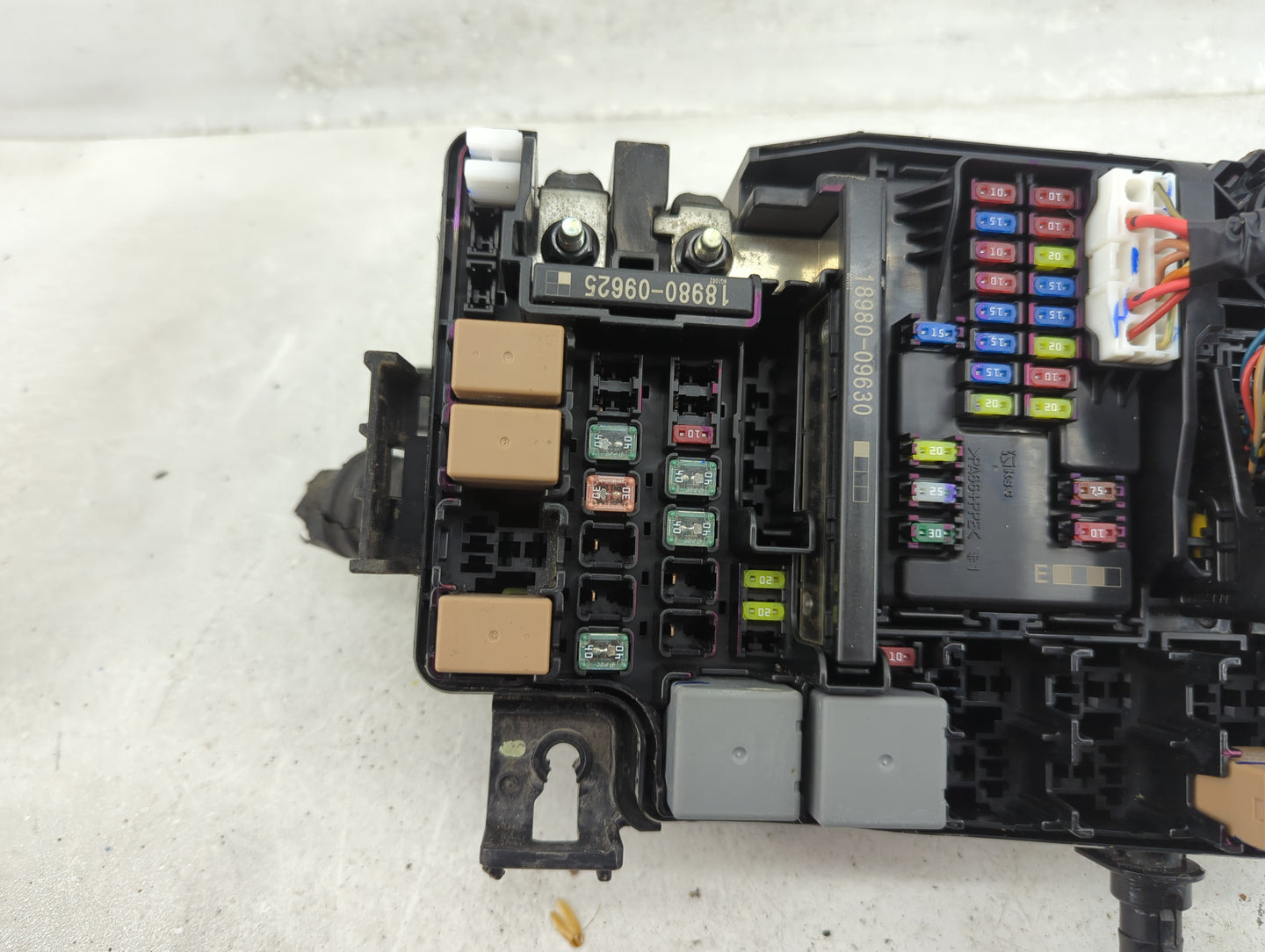 2017 Hyundai Elantra Fusebox Fuse Box Panel Relay Module P/N:91956-F2021 Fits OEM Used Auto Parts - Oemusedautoparts1.com