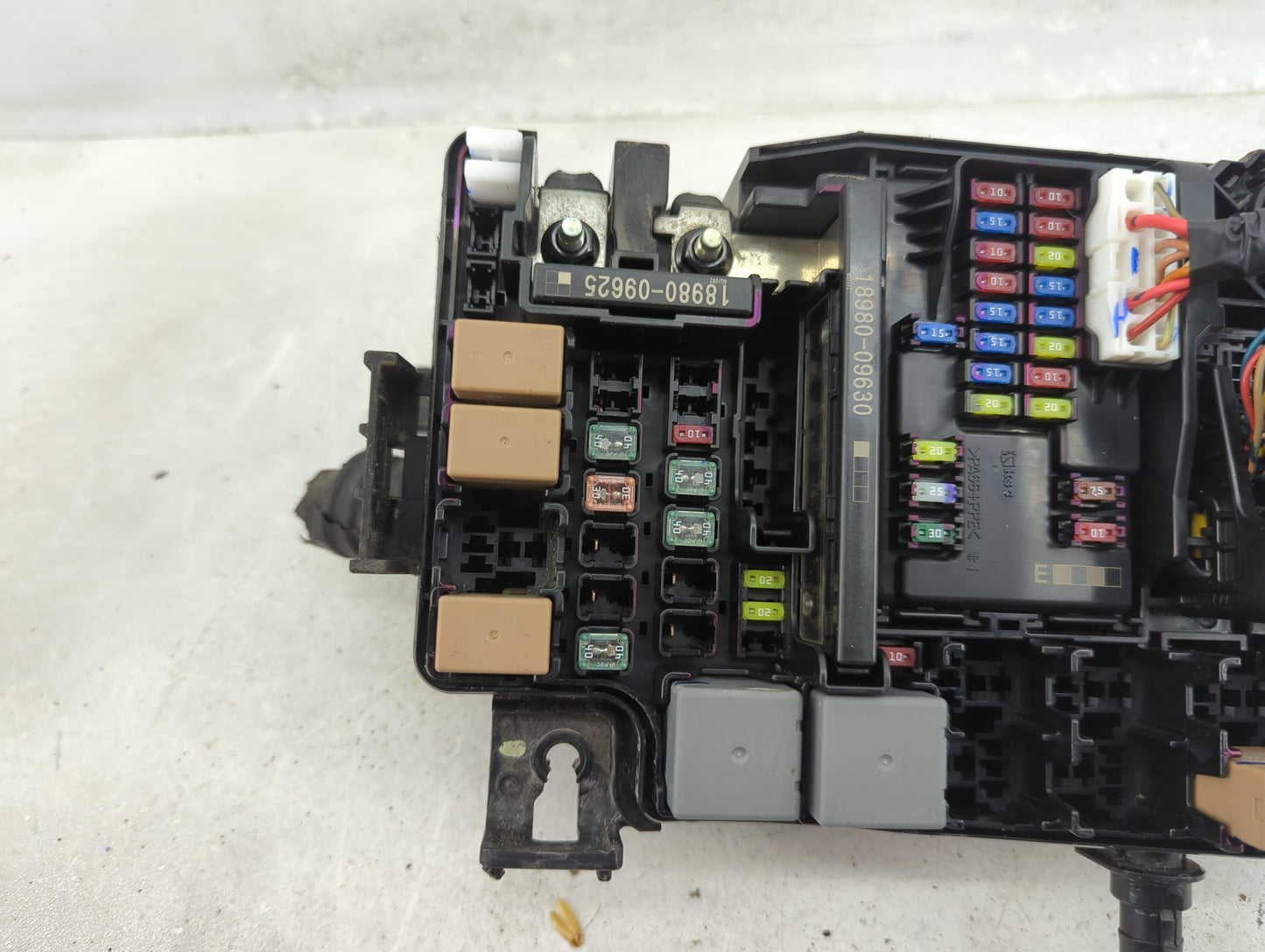 2017 Hyundai Elantra Fusebox Fuse Box Panel Relay Module P/N:91956-F2021 Fits OEM Used Auto Parts - Oemusedautoparts1.com