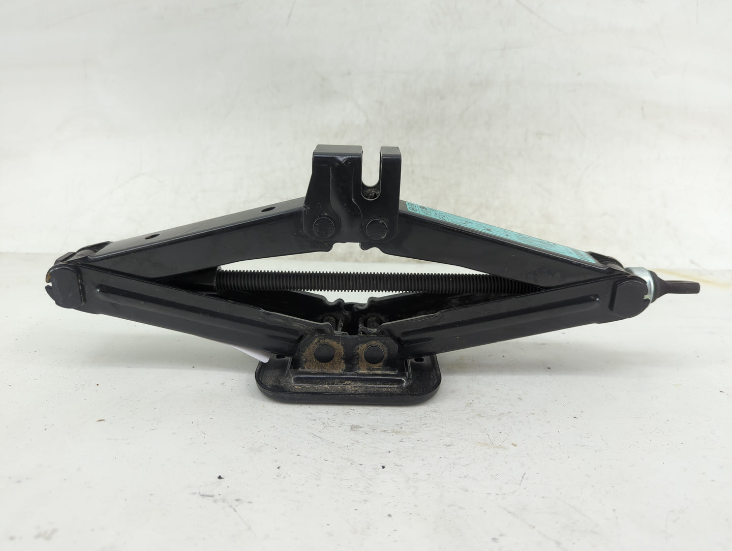2017 Hyundai Elantra Spare Scissor Car Jack 1429268 - Oemusedautoparts1.com