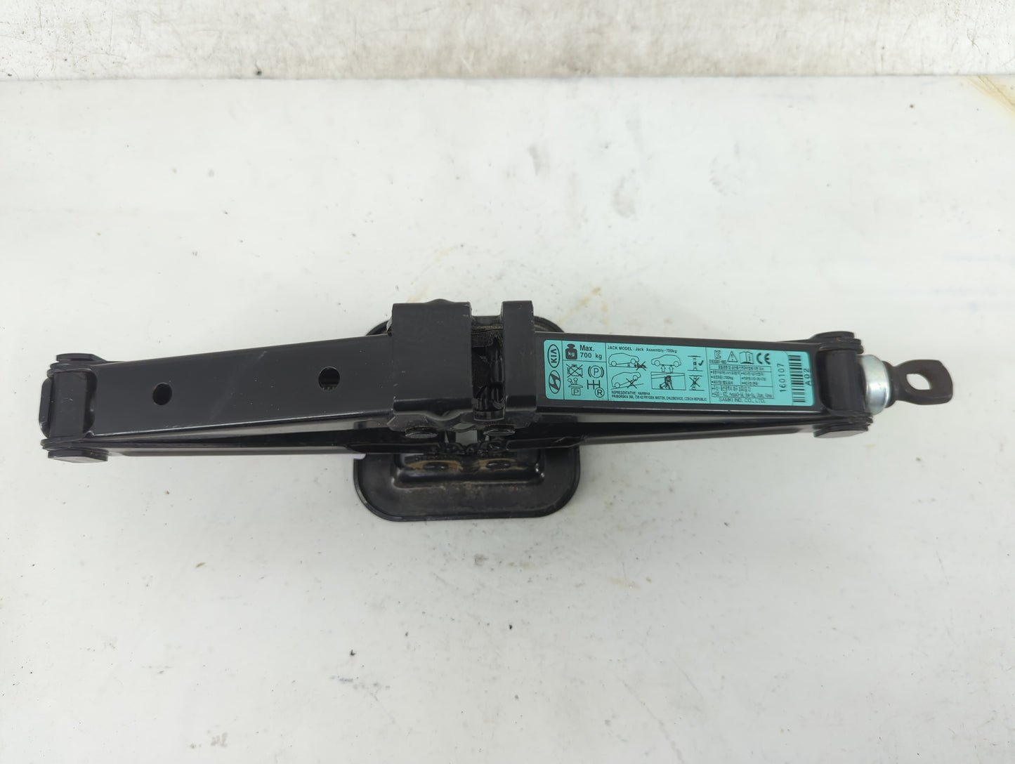 2017 Hyundai Elantra Spare Scissor Car Jack 1429268 - Oemusedautoparts1.com