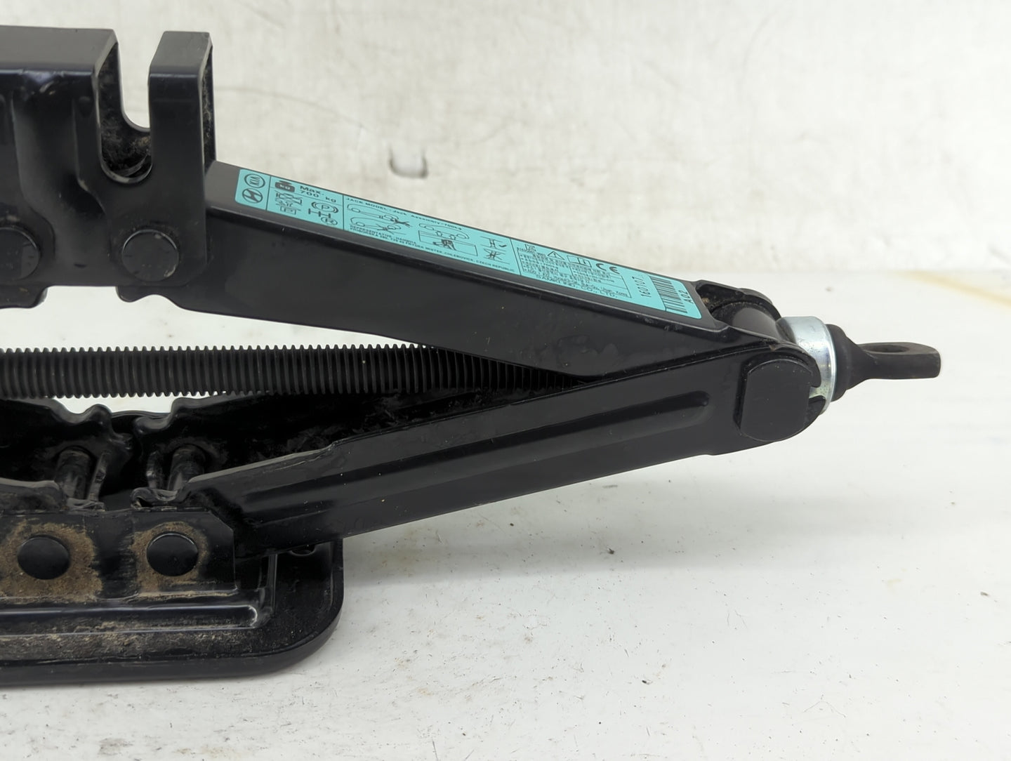 2017 Hyundai Elantra Spare Scissor Car Jack 1429268 - Oemusedautoparts1.com