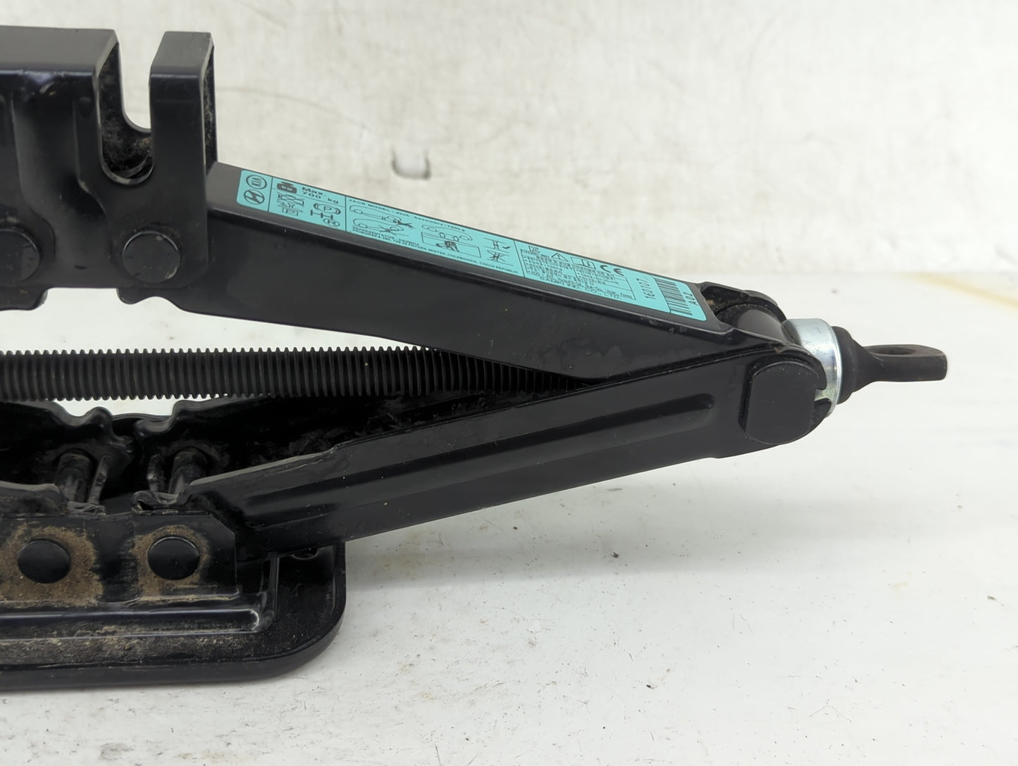 2017 Hyundai Elantra Spare Scissor Car Jack 1429268 - Oemusedautoparts1.com