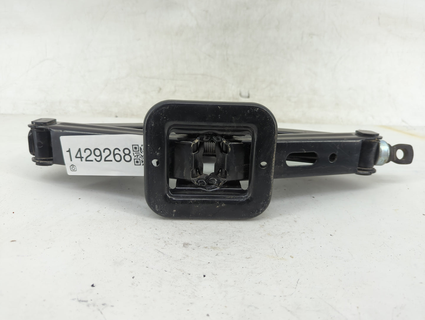 2017 Hyundai Elantra Spare Scissor Car Jack 1429268 - Oemusedautoparts1.com