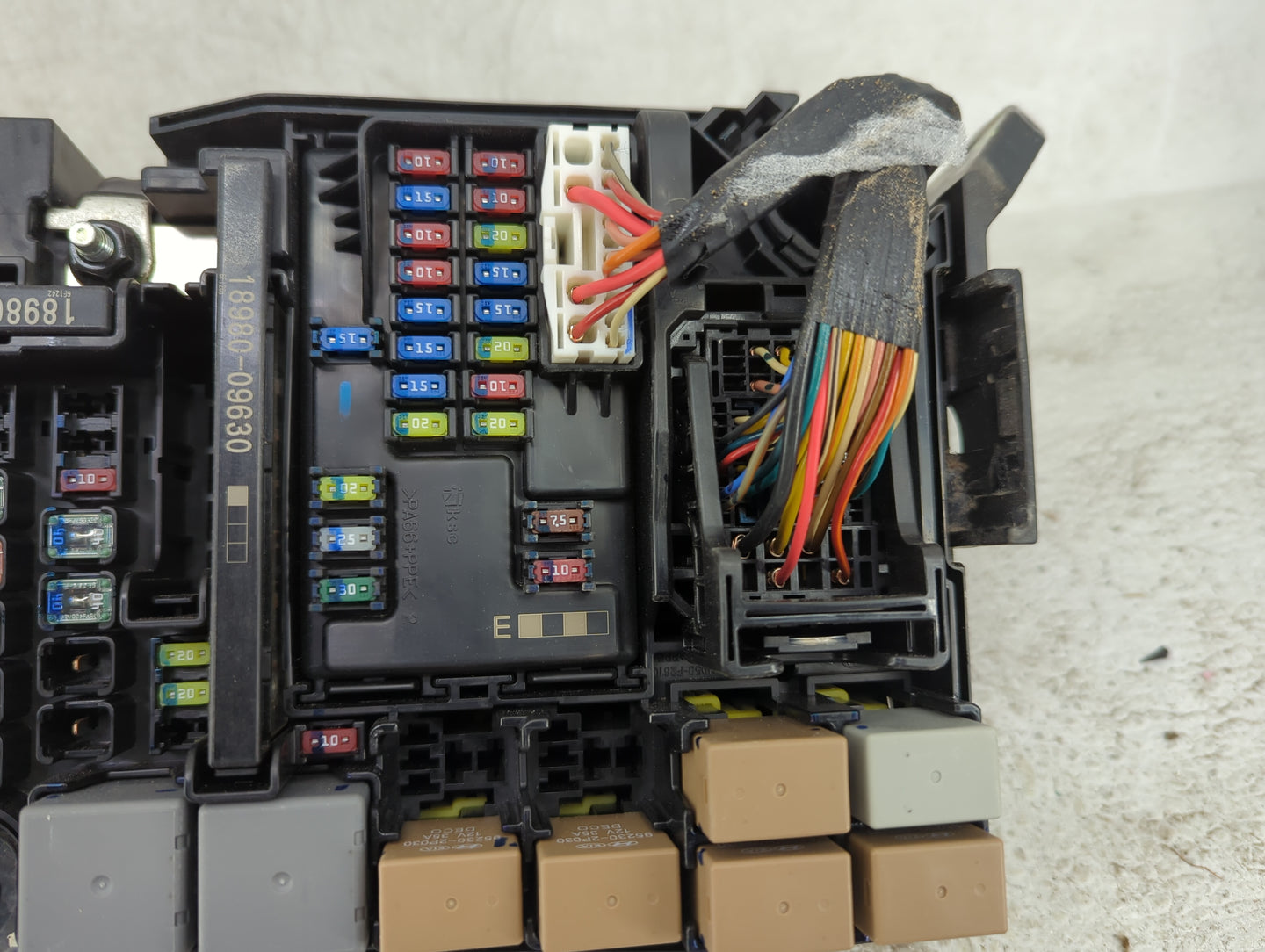 2017 Hyundai Elantra Fusebox Fuse Box Panel Relay Module P/N:18980-09625 18980-09630 Fits OEM Used Auto Parts - Oemusedautop