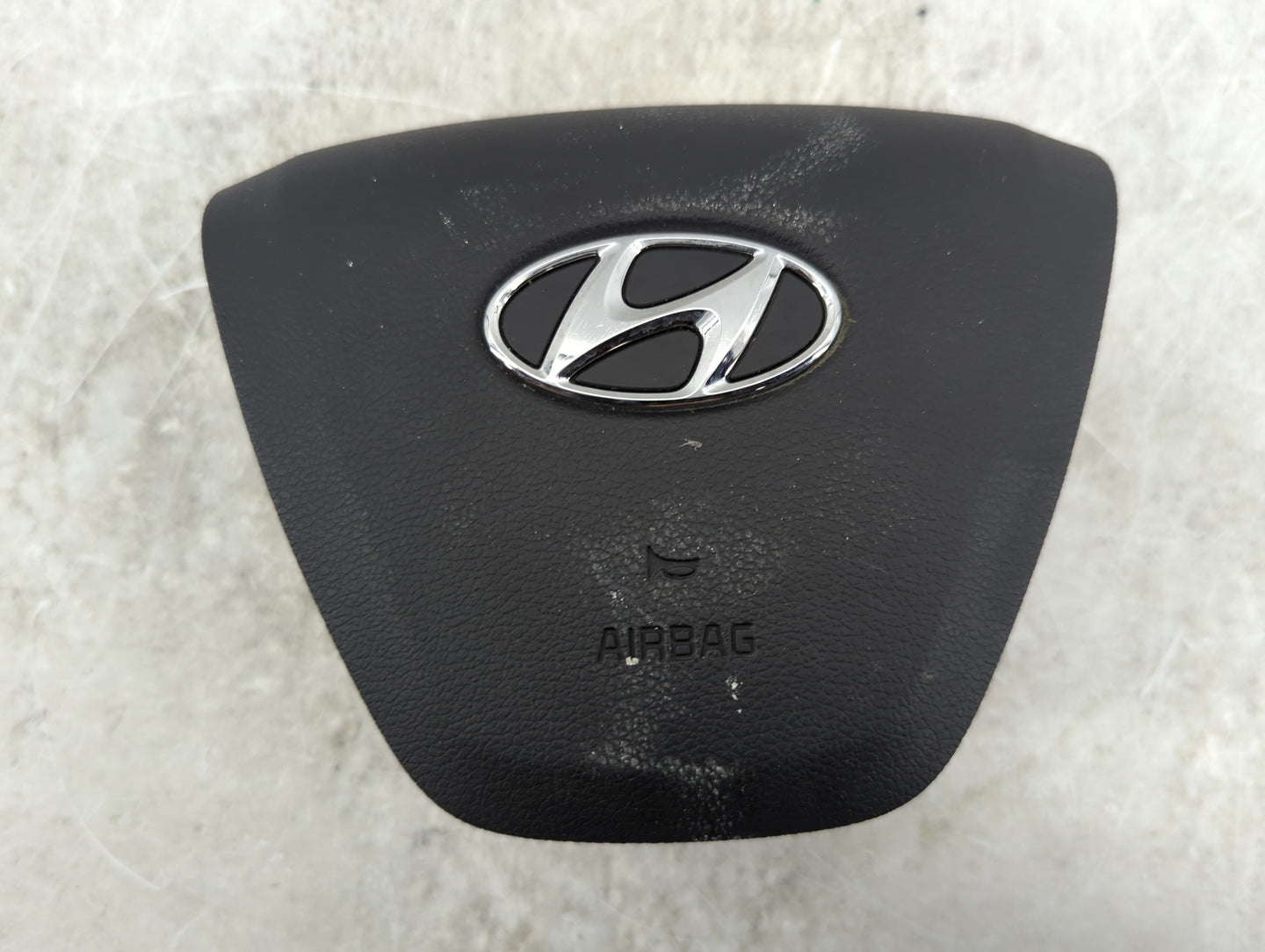 2017 Hyundai Elantra Air Bag Driver Left Steering Wheel Mounted P/N:2000384 Fits OEM Used Auto Parts - Oemusedautoparts1.com