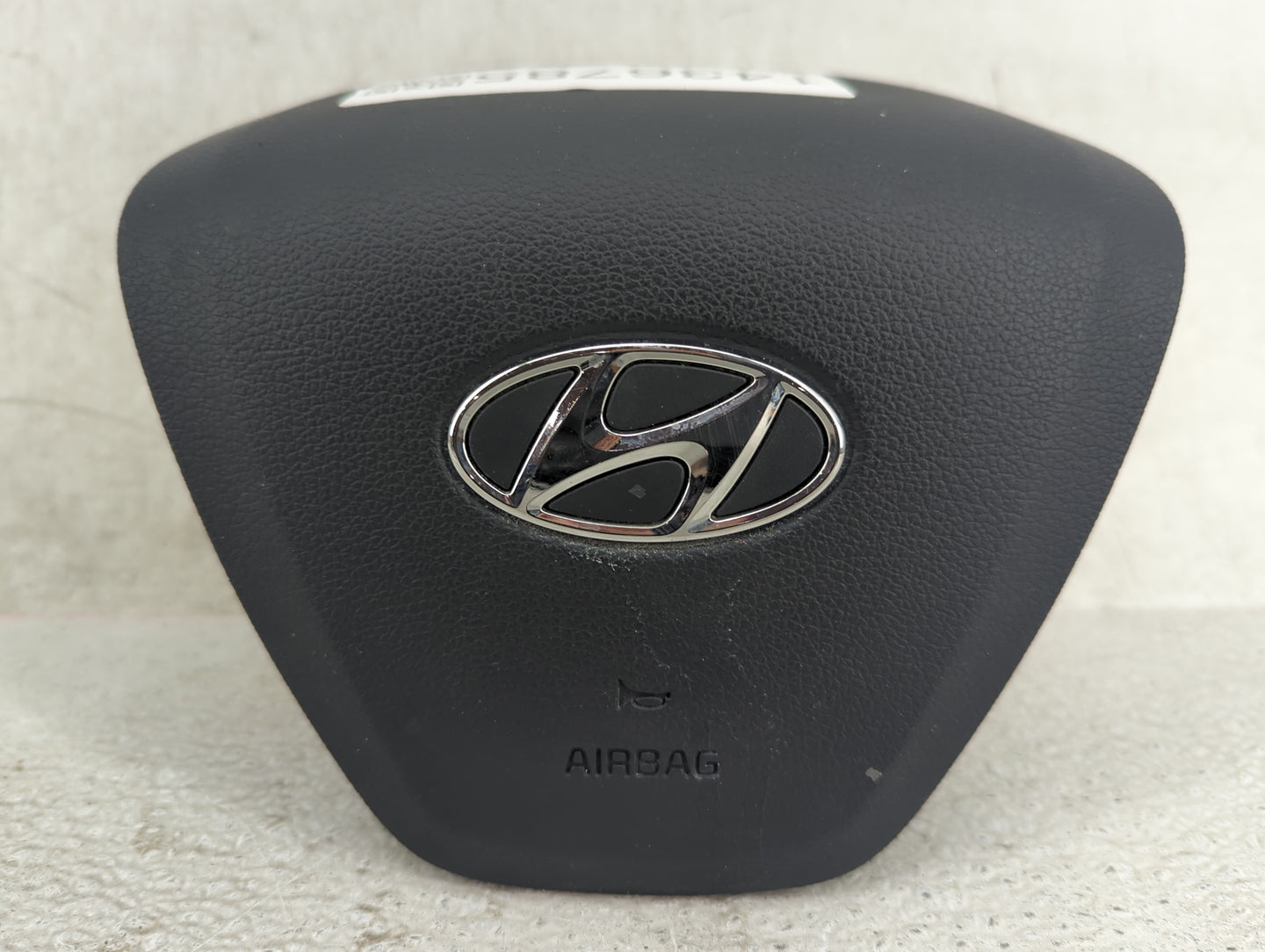2017 Hyundai Elantra Air Bag Driver Left Steering Wheel Mounted P/N:2000384 Fits OEM Used Auto Parts - Oemusedautoparts1.com