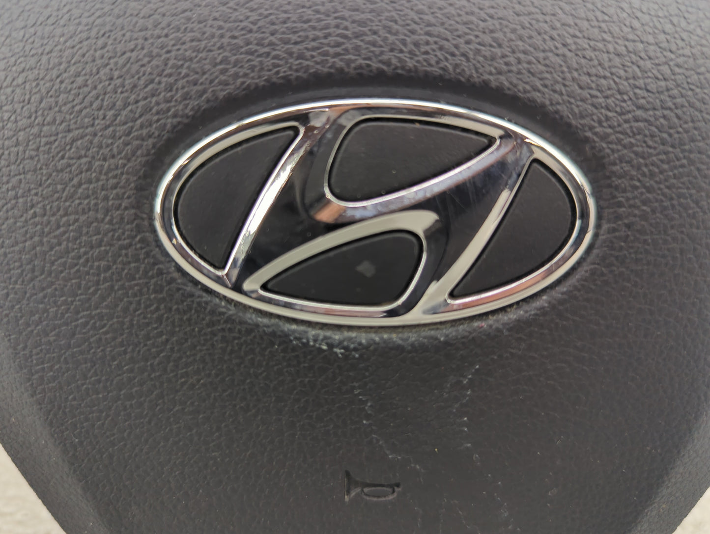2017 Hyundai Elantra Air Bag Driver Left Steering Wheel Mounted P/N:2000384 Fits OEM Used Auto Parts - Oemusedautoparts1.com