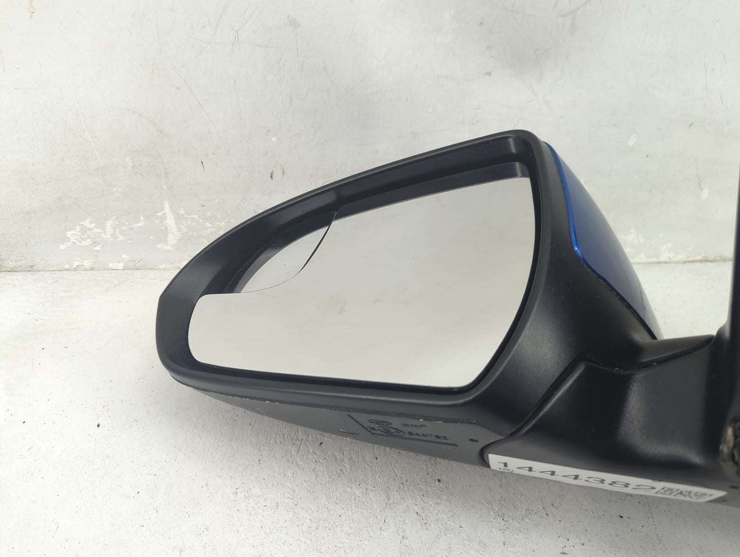 2017-2020 Hyundai Elantra Driver Side View Mirror - Left Door Mirror OEM Used - Oemusedautoparts1.com