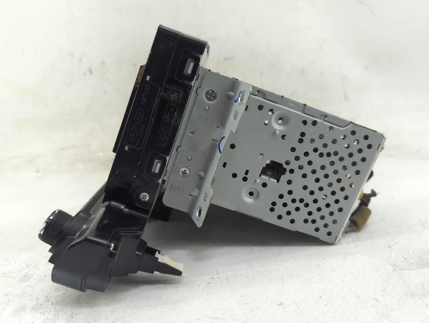 2017-2018 Hyundai Elantra Radio AM FM Cd Player Receiver Replacement P/N:96560-F2210 AC640F24N Fits Fits 2017 2018 OEM Used 