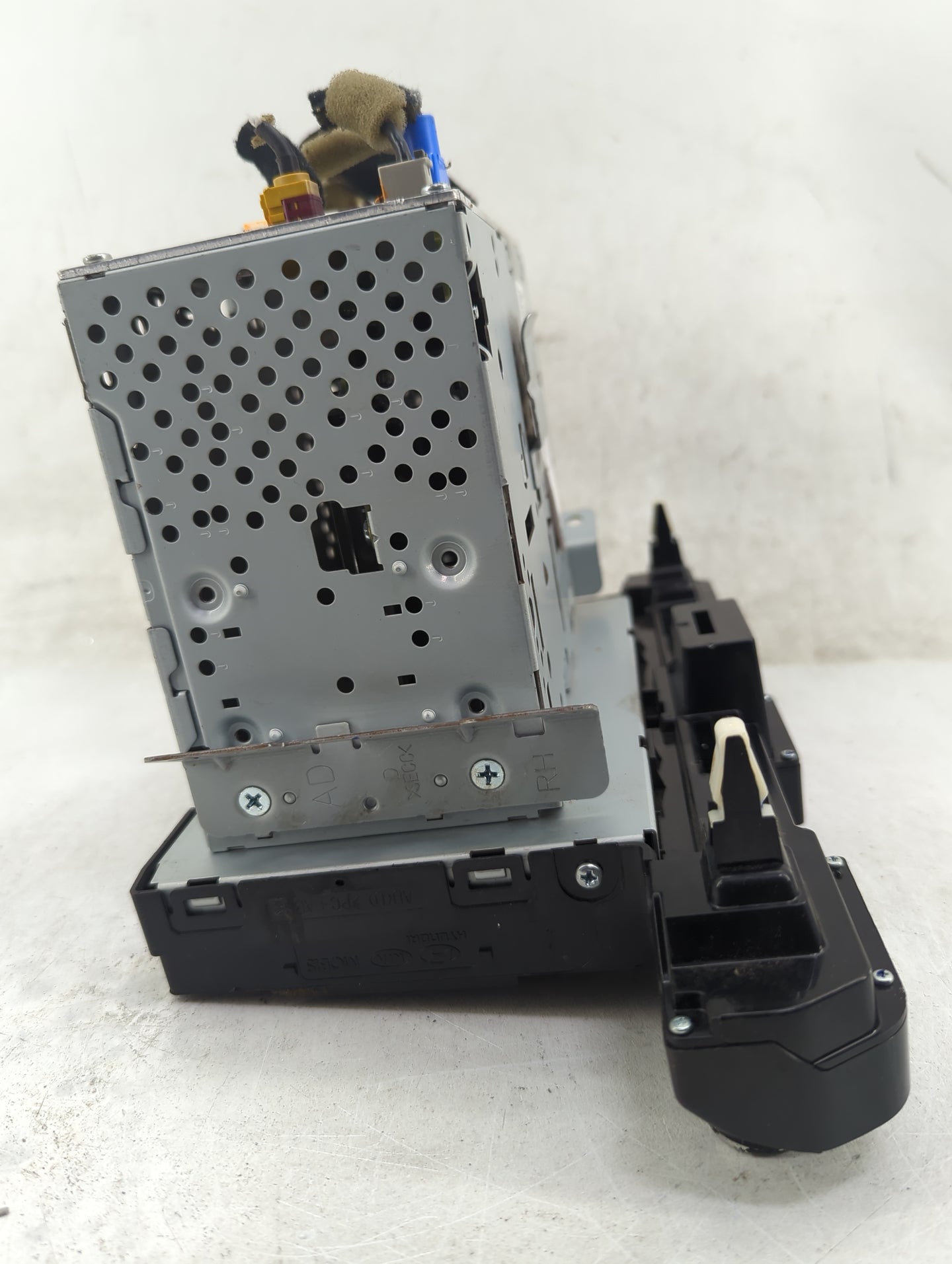2017-2018 Hyundai Elantra Radio AM FM Cd Player Receiver Replacement P/N:96560-F2210 AC640F24N Fits Fits 2017 2018 OEM Used 