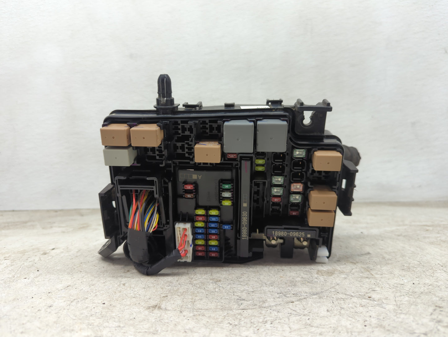 2017 Hyundai Elantra Fusebox Fuse Box Panel Relay Module P/N:18980-09630 18980-09625, 1605260199 Fits OEM Used Auto Parts - 
