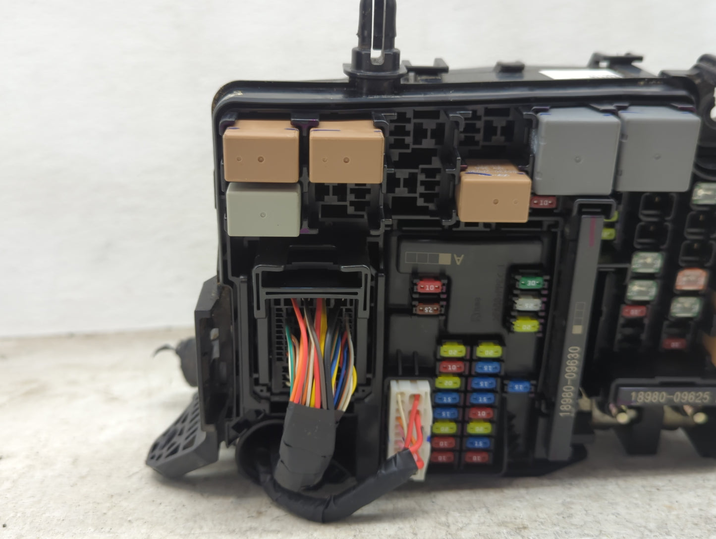 2017 Hyundai Elantra Fusebox Fuse Box Panel Relay Module P/N:18980-09630 18980-09625, 1605260199 Fits OEM Used Auto Parts - 