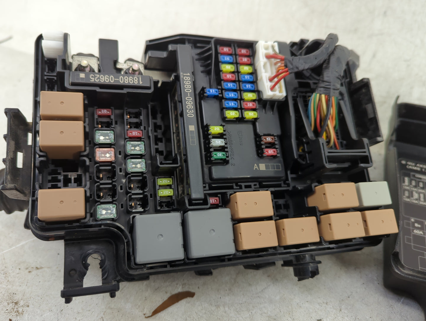 2017 Hyundai Elantra Fusebox Fuse Box Panel Relay Module P/N:91203-F2100 91956-F2020, 18980-09625, 18980-09630, 18960-09625 
