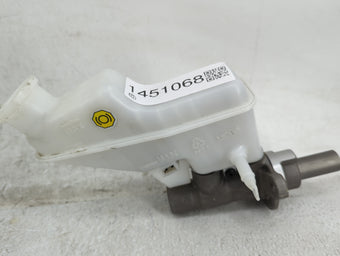 compare product Hyundai Elantra Brake Master Cylinder 1451068