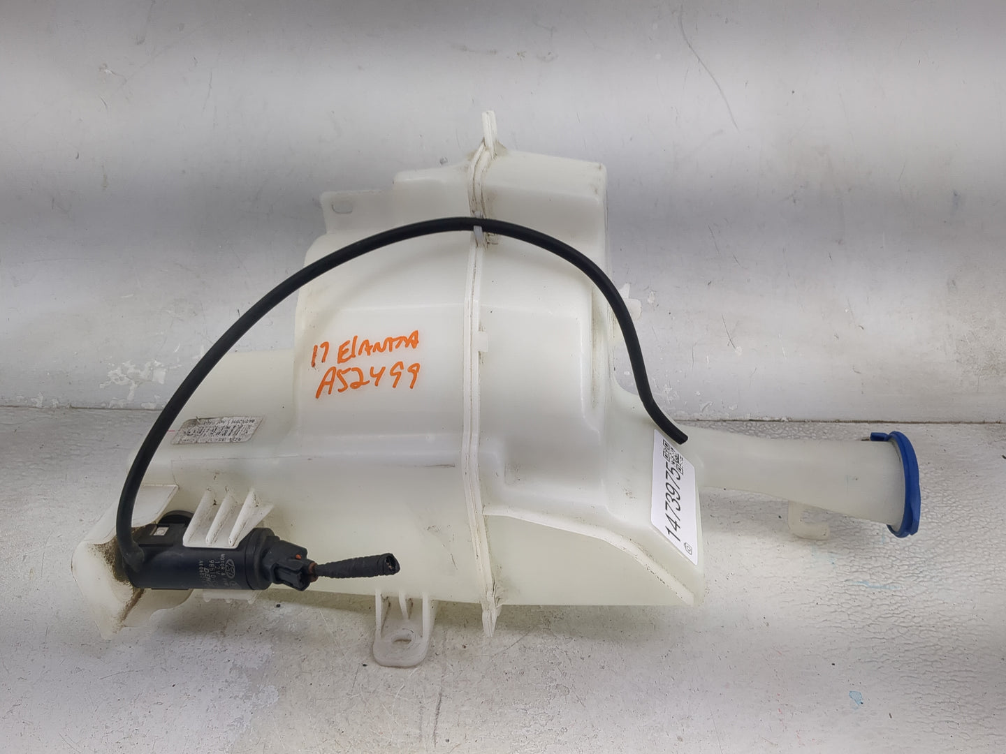 2017-2018 Hyundai Elantra Windshield Washer Fluid Reservoir Bottle Oem 1473975 - Oemusedautoparts1.com