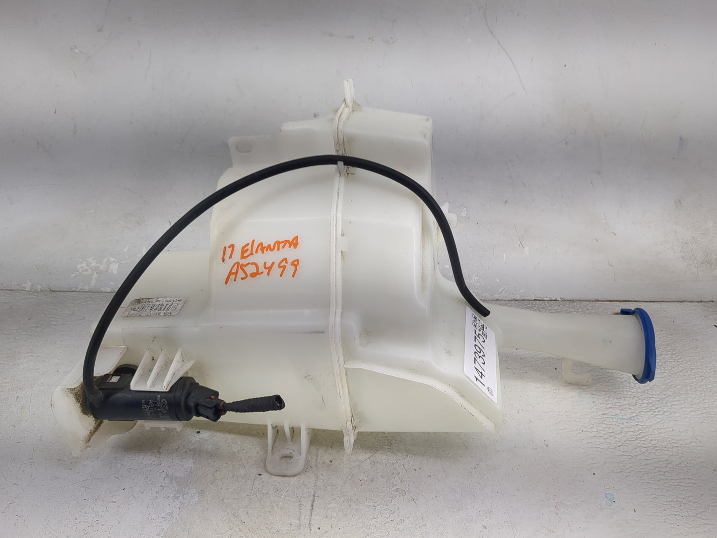 2017-2018 Hyundai Elantra Windshield Washer Fluid Reservoir Bottle Oem 1473975 - Oemusedautoparts1.com