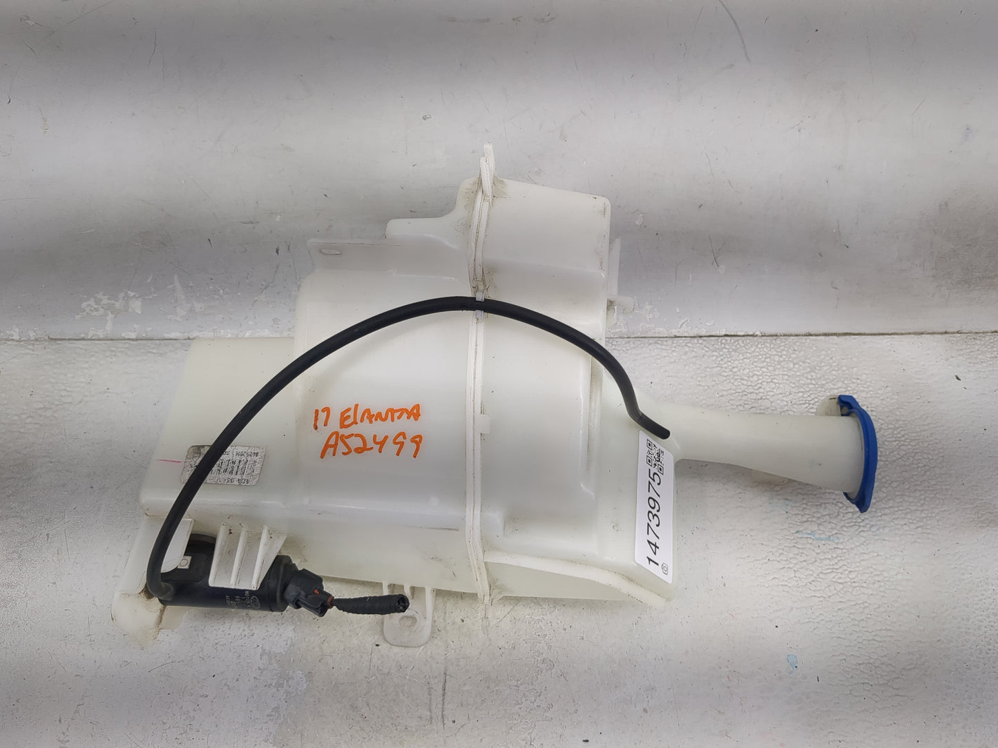 2017-2018 Hyundai Elantra Windshield Washer Fluid Reservoir Bottle Oem 1473975 - Oemusedautoparts1.com