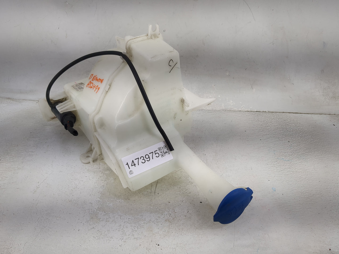 2017-2018 Hyundai Elantra Windshield Washer Fluid Reservoir Bottle Oem 1473975 - Oemusedautoparts1.com