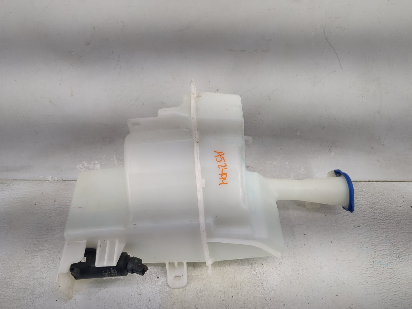 2017-2018 Hyundai Elantra Windshield Washer Fluid Reservoir Bottle Oem 1474126 - Oemusedautoparts1.com