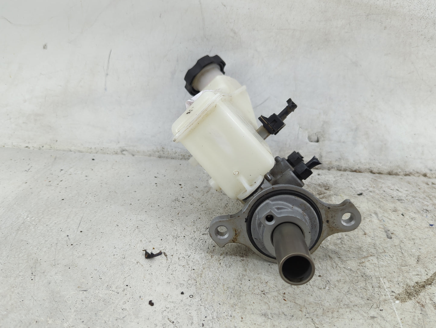 2017 Hyundai Elantra Brake Master Cylinder 1490424 - Oemusedautoparts1.com