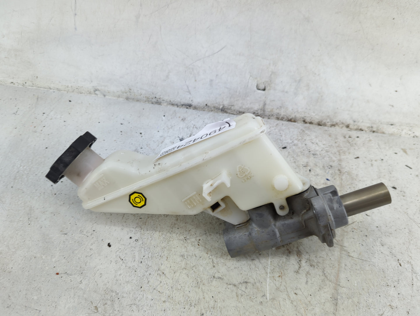 2017 Hyundai Elantra Brake Master Cylinder 1490424 - Oemusedautoparts1.com