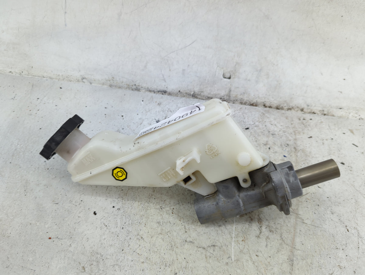 2017-2019 Hyundai Elantra Brake Master Cylinder 1490424 - Oemusedautoparts1.com