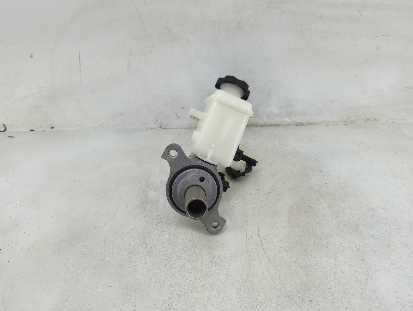 2017 Hyundai Elantra Brake Master Cylinder - Oemusedautoparts1.com