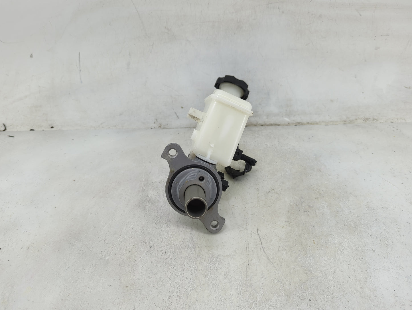2017 Hyundai Elantra Brake Master Cylinder - Oemusedautoparts1.com