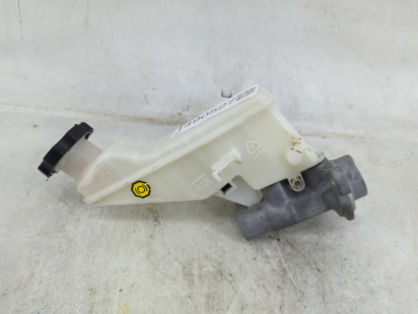2017-2019 Hyundai Elantra Brake Master Cylinder 1490527 - Oemusedautoparts1.com