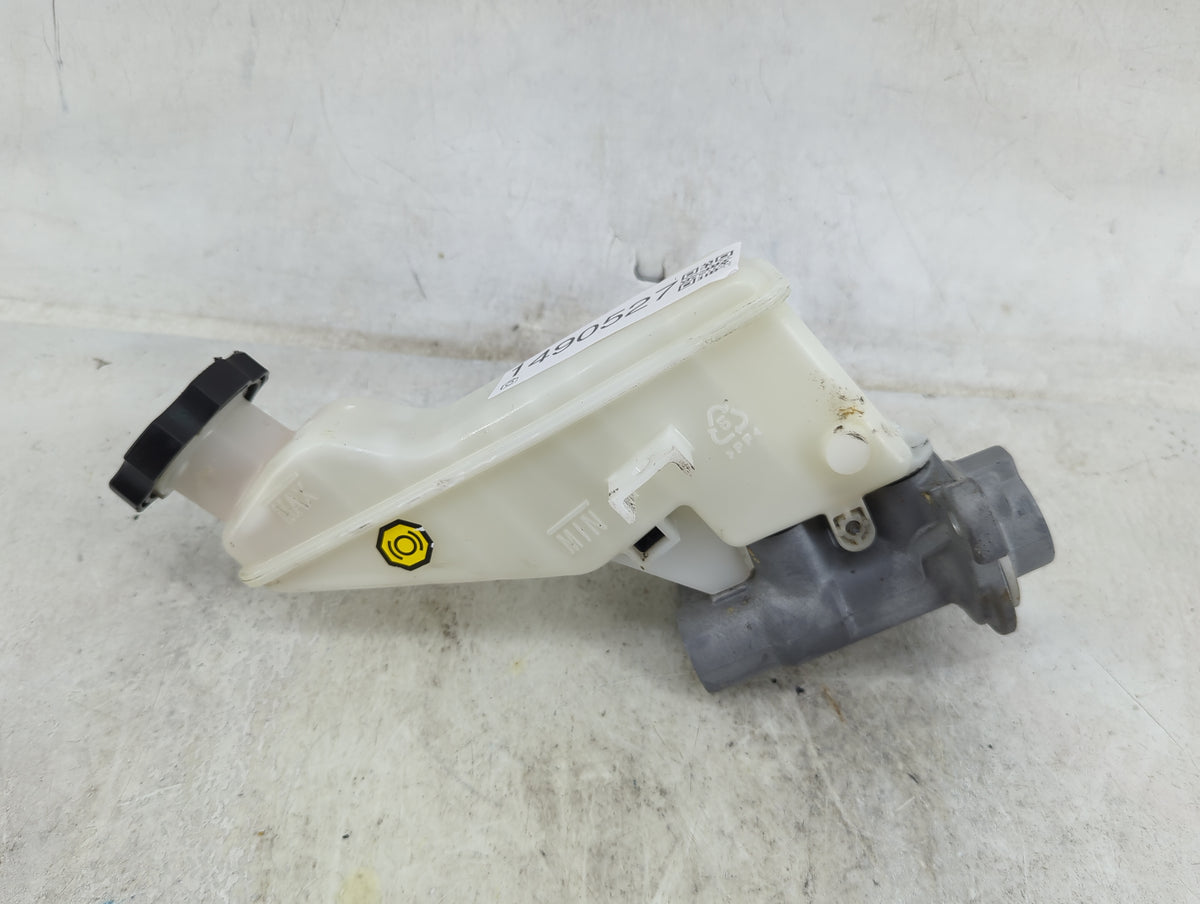 2017-2019 Hyundai Elantra Brake Master Cylinder 1490527 - Oemusedautoparts1.com