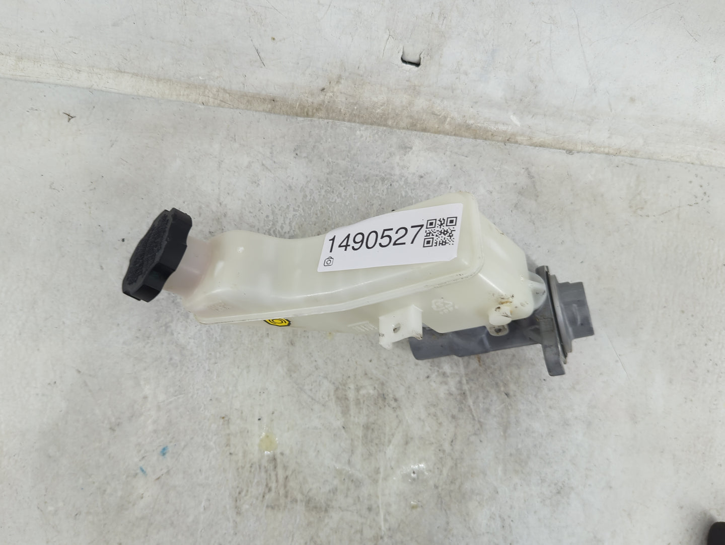 2017-2019 Hyundai Elantra Brake Master Cylinder 1490527 - Oemusedautoparts1.com