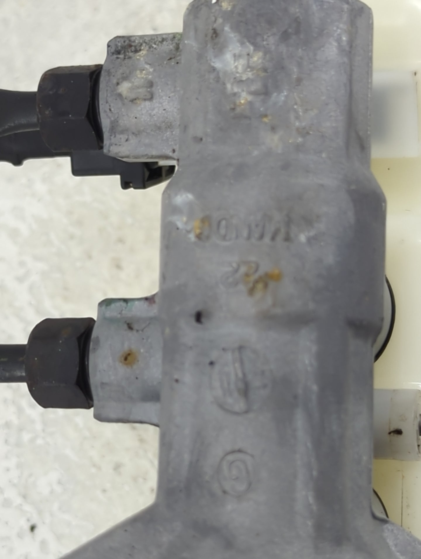 2017-2019 Hyundai Elantra Brake Master Cylinder 1490527 - Oemusedautoparts1.com