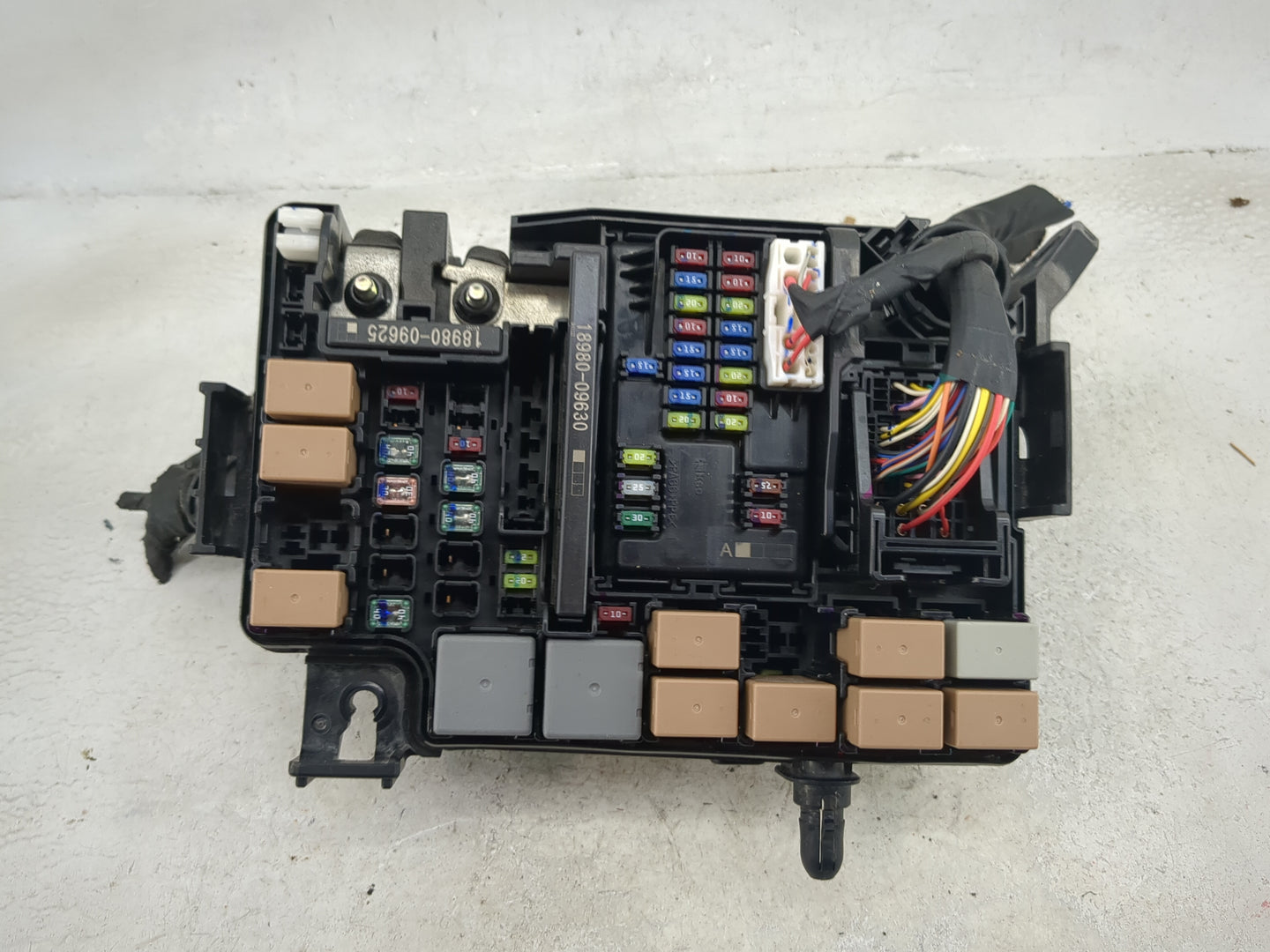 2017 Hyundai Elantra Fusebox Fuse Box Panel Relay Module P/N:18980-09625 18980-09630, 91956-F2020 Fits OEM Used Auto Parts -