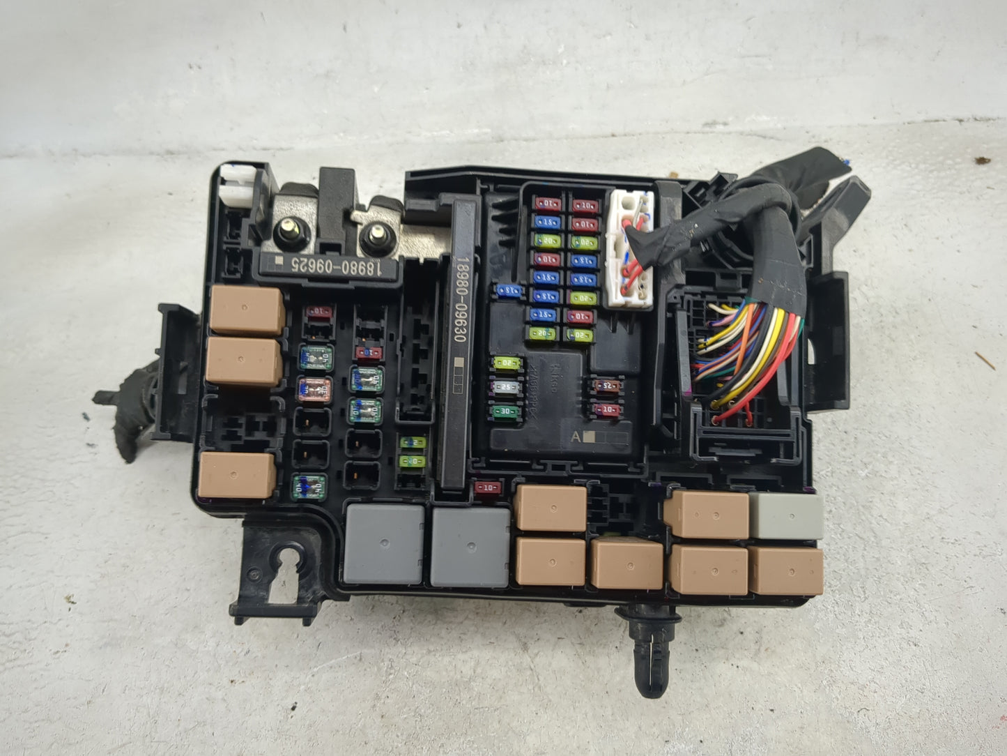 2017 Hyundai Elantra Fusebox Fuse Box Panel Relay Module P/N:18980-09625 18980-09630, 91956-F2020 Fits OEM Used Auto Parts -