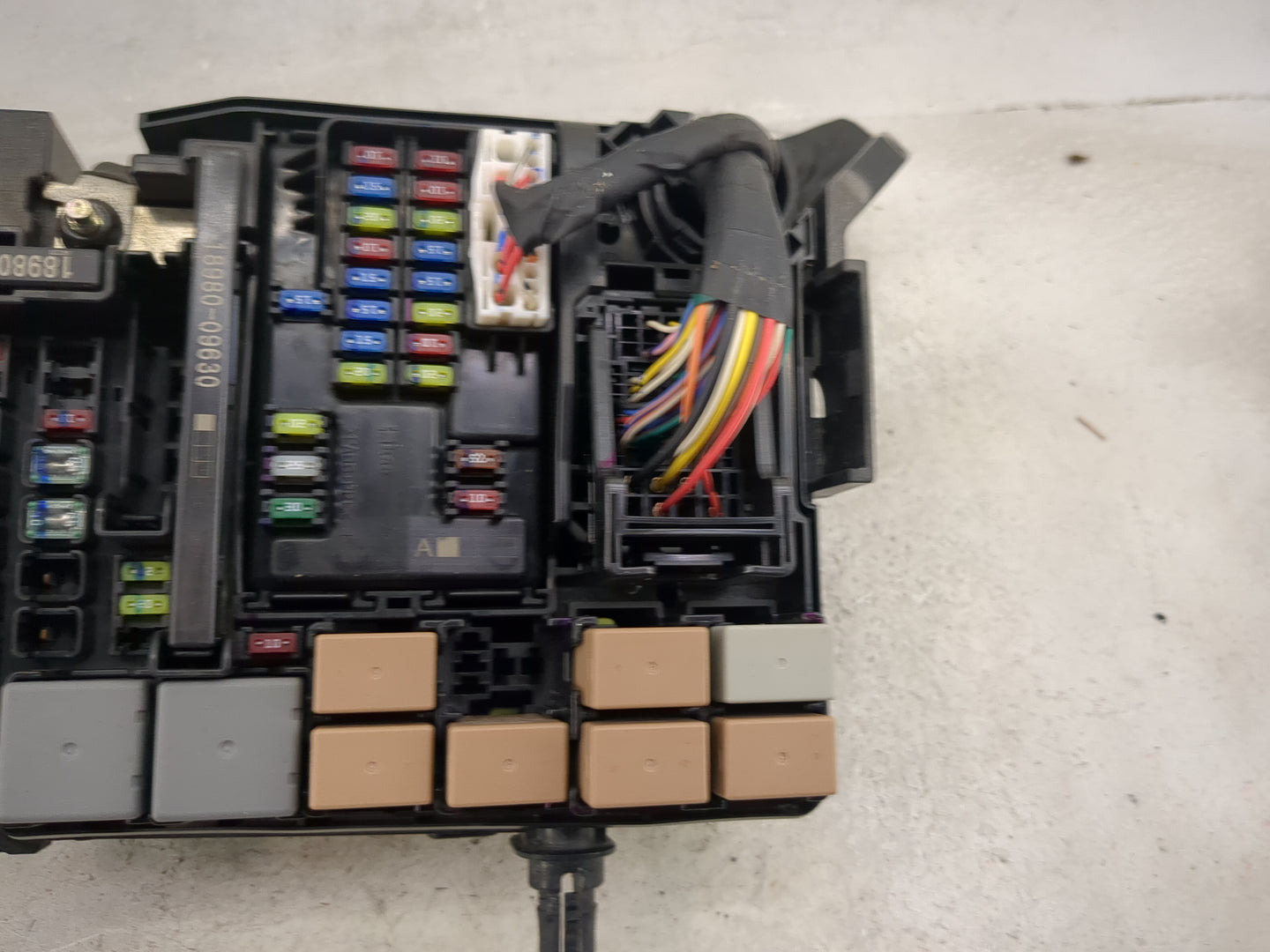 2017 Hyundai Elantra Fusebox Fuse Box Panel Relay Module P/N:18980-09625 18980-09630, 91956-F2020 Fits OEM Used Auto Parts -